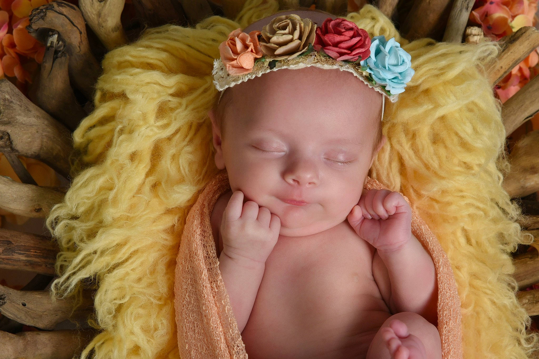 Lexie a rejoint le concours — aidez-le/la à gagner de superbes lots ! arm, baby, cheek, chin, eye, eyebrow, eyelash, face, facial_expression, glasses, hair, hairstyle, hand, happy, head, headgear, iris, lip, mouth, person