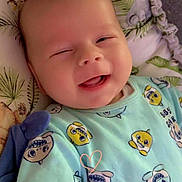 Ulysse participe au concours pour gagner de l'argent avec cette photo : baby, infant, smiling, winking, onesie, cartoon_pattern, blanket, cute, happy, face, child, soft, cozy, lying_down, indoors, apparel, cheerful, adorable, expression, sleepwear