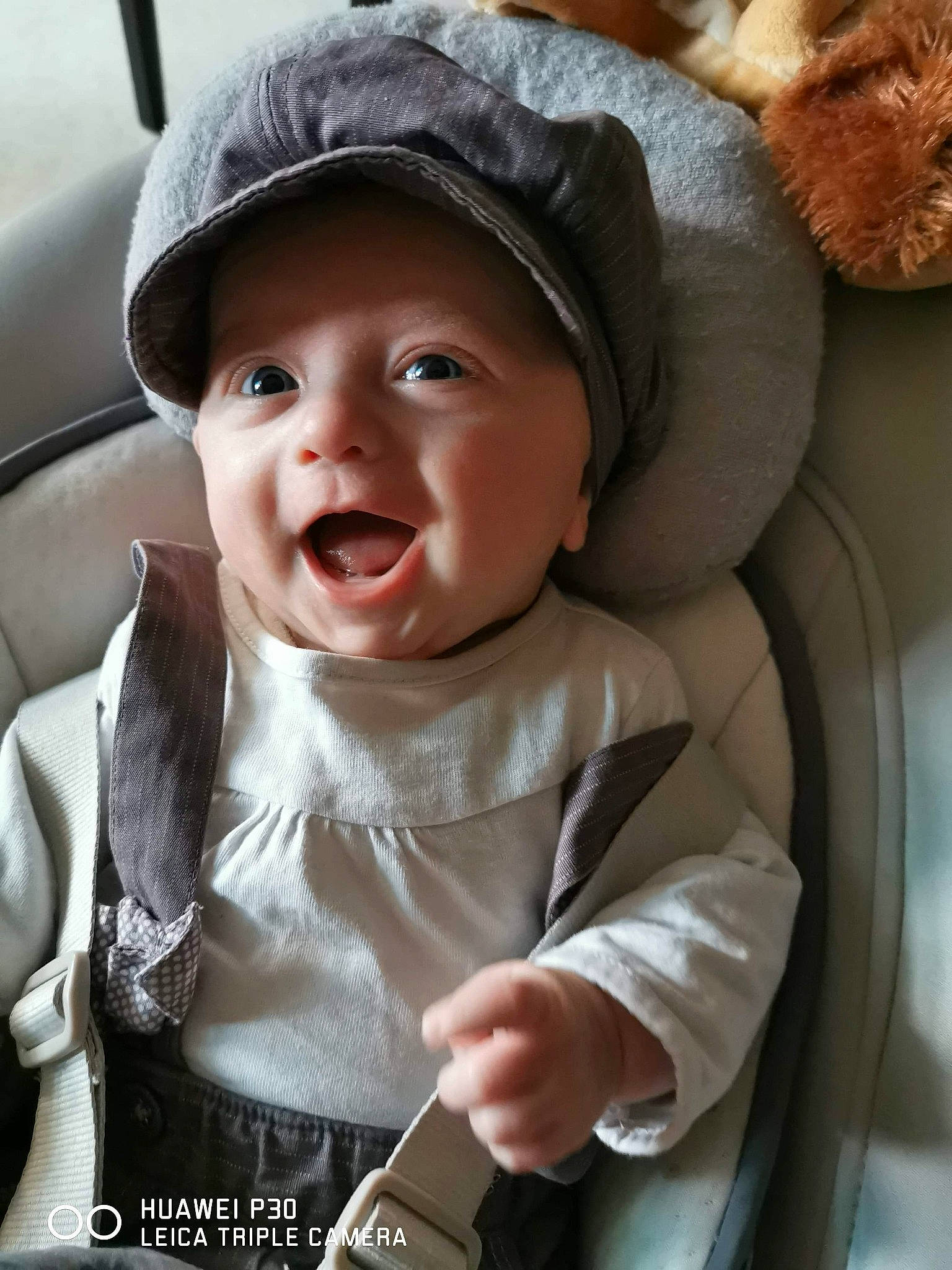 Ivanna participe au concours pour gagner de l'argent avec cette photo : baby, cheek, child, facial_expression, fashion_accessory, hat, headgear, headwear, laugh, outerwear, person, skin, smile, toddler