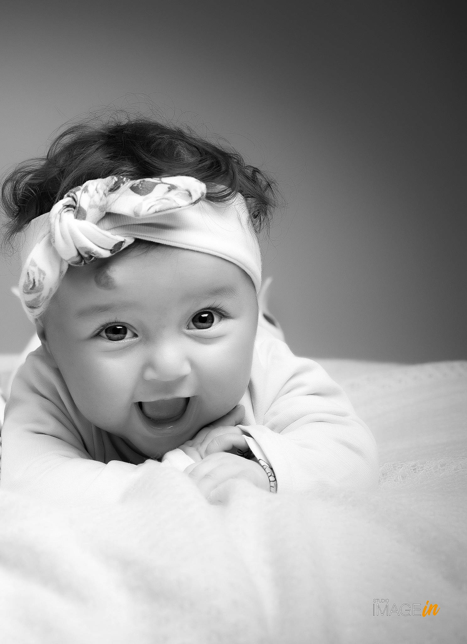Aya-sofia participe au concours pour gagner de l'argent avec cette photo : black_and_white, black_hair, cheek, chin, comfort, eye, eyebrow, eyelash, eyewear, flash_photography, forehead, gesture, happy, head, iris, lip, monochrome_photography, nose, person, toddler