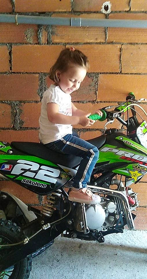 Shayness a rejoint le concours — aidez-le/la à gagner de superbes lots ! auto_part, car, engine, motor_vehicle, motorcycle, person, vehicle