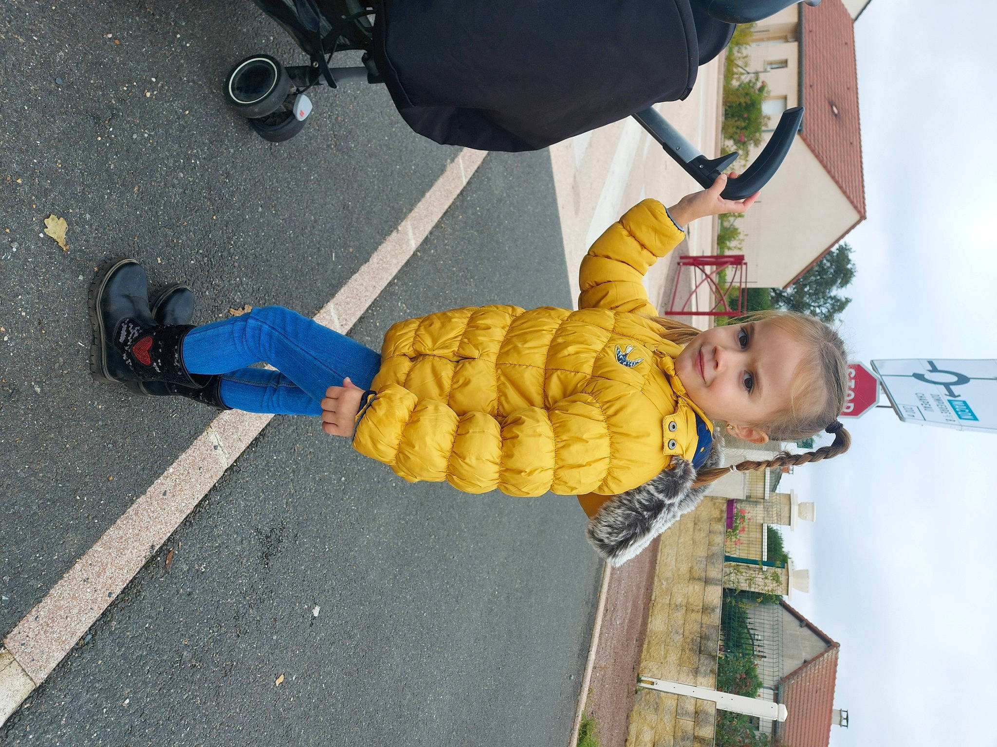 Nëlyana a rejoint le concours — aidez-le/la à gagner de superbes lots ! person, plant, vegetarian_food, yellow