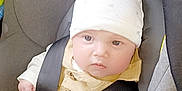 Elyo participe au concours pour gagner de l'argent avec cette photo : accessories, baby, belt, bonnet, cap, car, car_interior, carseat, clothing, cushion, face, hat, head, homedecor, person, photography, portrait, seatbelt, transportation, vehicle