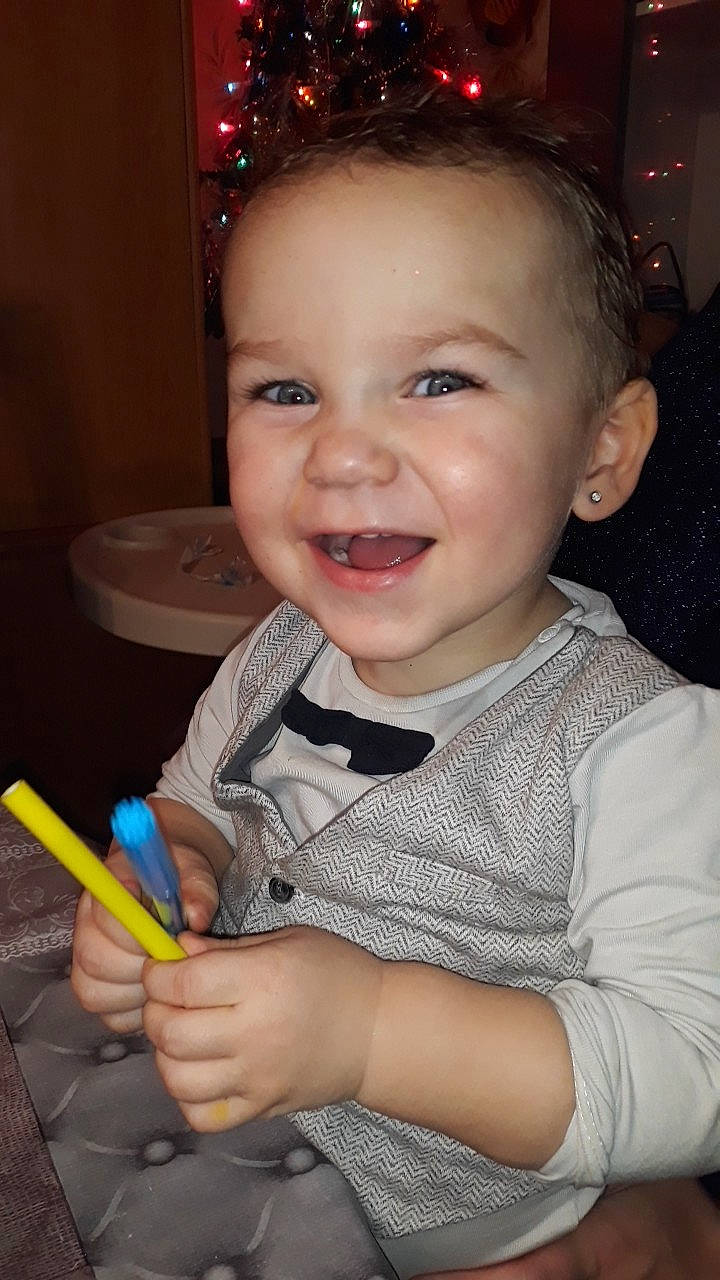 Dawson a rejoint le concours — aidez-le/la à gagner de superbes lots ! baby, cheek, child, fun, joy, lip, nose, person, play, smile, toddler, tooth