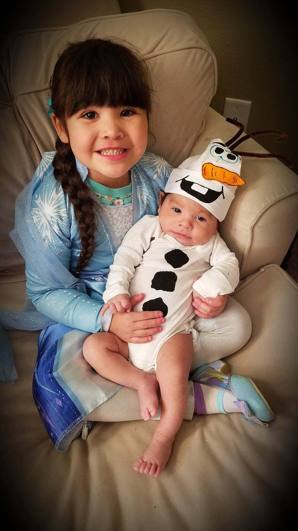 Zayda is registered to the contest to win money with this photo: baby, cheek, child, daughter, headwear, joy, leg, person, toddler