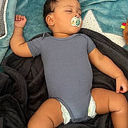 Noah Jean-Joseph a rejoint le concours — aidez-le/la à gagner de superbes lots ! baby, sleeping, pacifier, blanket, blue_blanket, diaper, infant, cute, cozy, resting, soft_texture, indoors, child, one_person, relaxation, peaceful, lying_down, nap, toddler, clothing