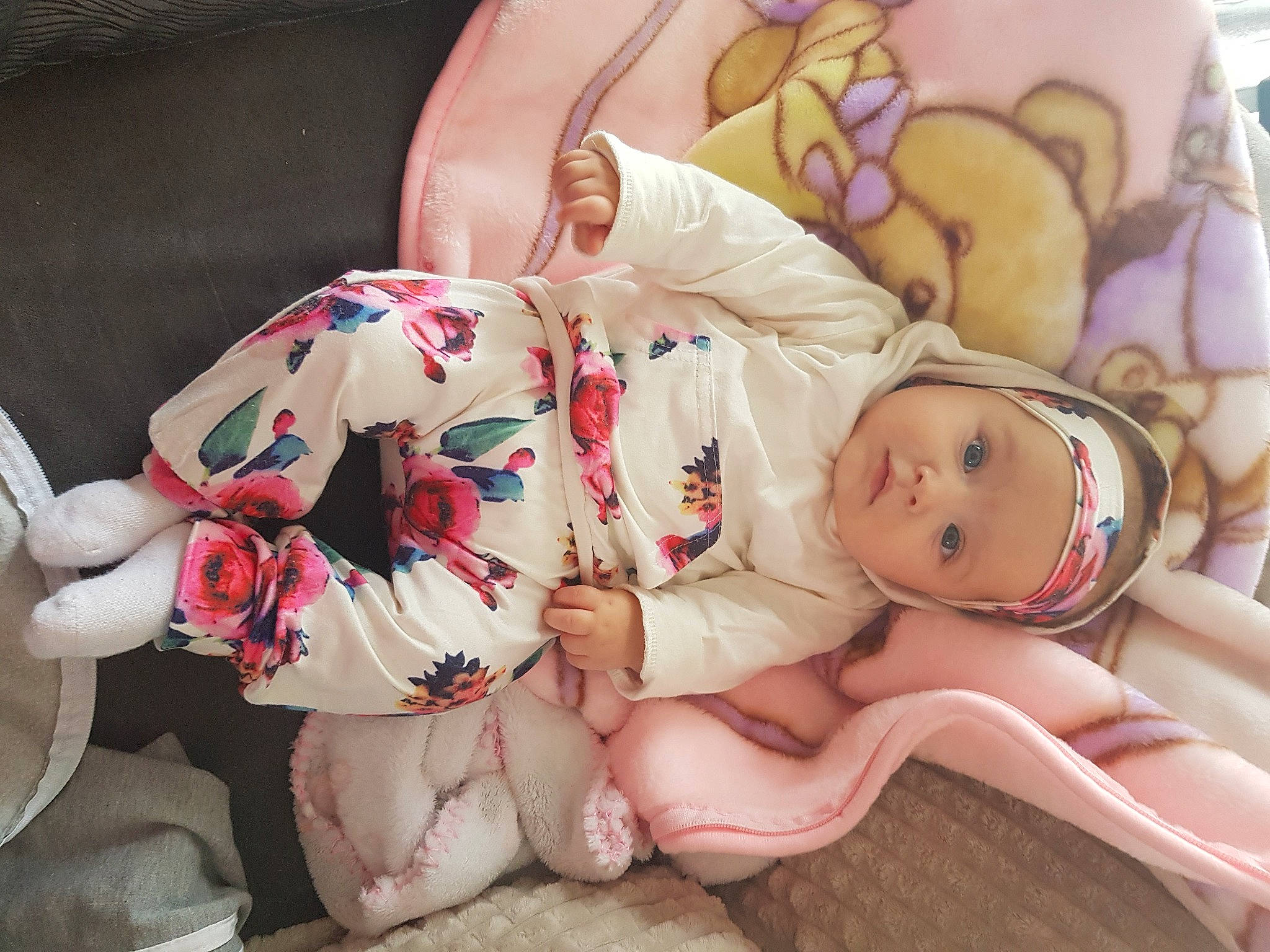 Diana participe au concours pour gagner de l'argent avec cette photo : arm, baby, baby_sleeping, baby_toddler_clothing, cheek, comfort, eye, face, finger, hand, head, headgear, headwear, human_body, leg, mammal, mouth, person, pink, skin