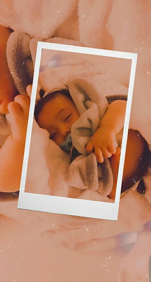 Giavanna is registered to the contest to win money with this photo: arm, art, baby, baby_sleeping, comfort, eyelash, finger, font, gesture, hand, happy, linens, material_property, paper, person, picture_frame, product, room, skin, stock_photography