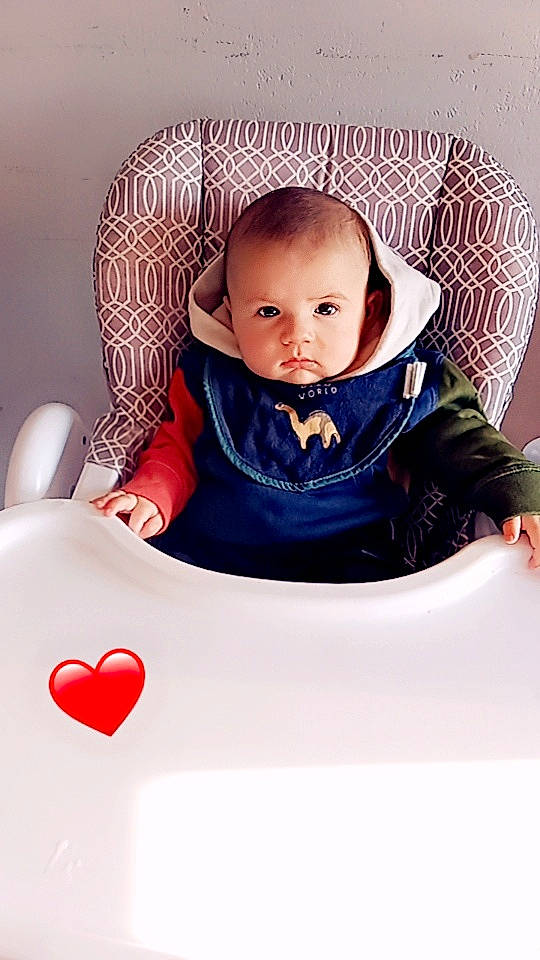 Kaylan participe au concours pour gagner de l'argent avec cette photo : baby, baby_products, baby_toddler_clothing, carmine, chair, child, comfort, design, electric_blue, fashion_accessory, flash_photography, font, fun, happy, person, portrait_photography, product, sitting, sleeve, t_shirt