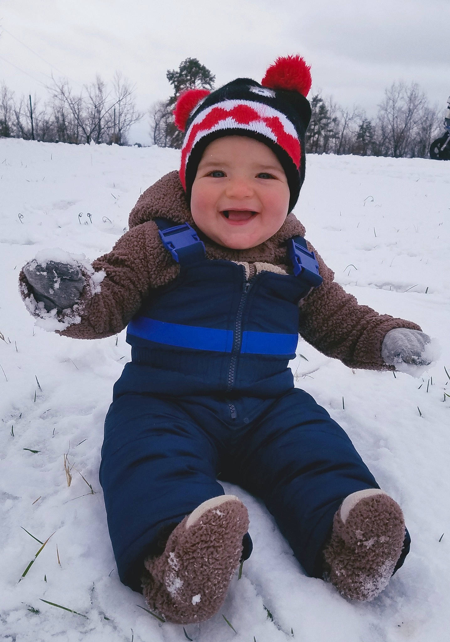 Lee is registered to the contest to win money with this photo: child, freezing, fun, headwear, joy, knit_cap, person, play, playing_in_the_snow, smile, snow, toddler, winter
