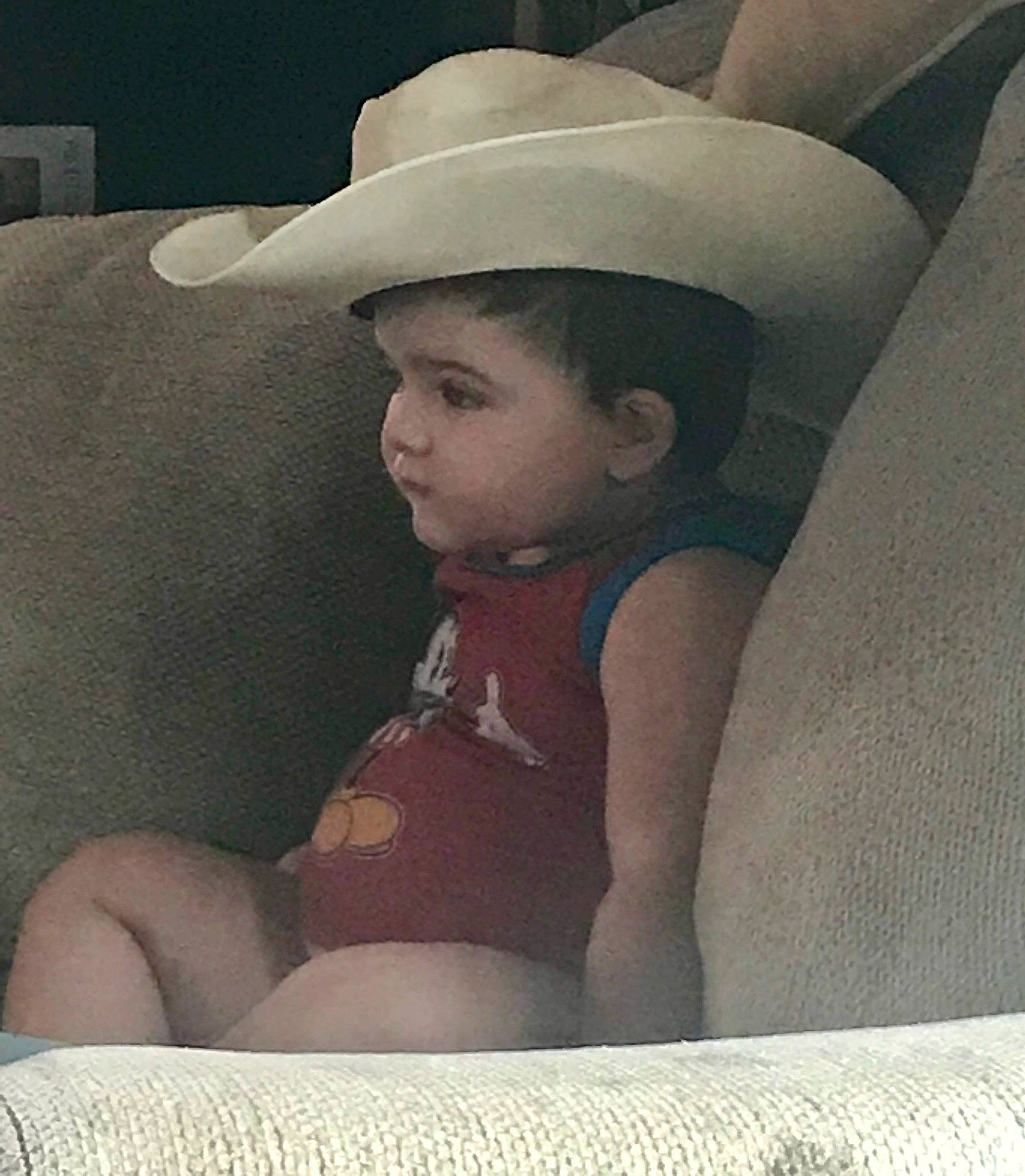 Lee is registered to the contest to win money with this photo: arm, baby, child, fashion_accessory, hat, headgear, headwear, joint, leg, person, sitting, sun_hat, thigh, toddler, vacation