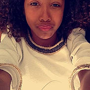 Saphira participe au concours pour gagner de l'argent avec cette photo :