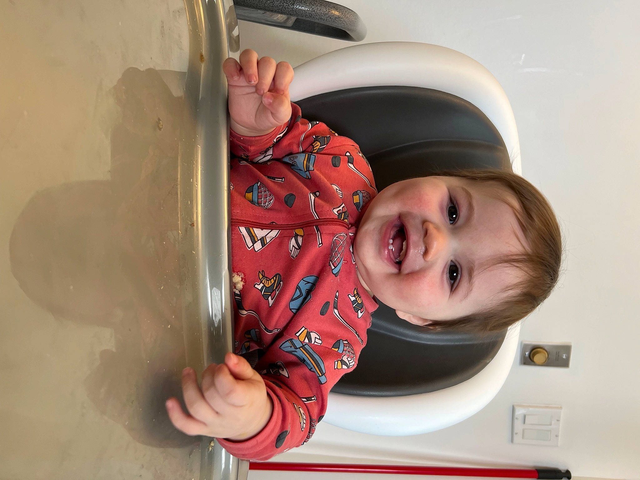 Zayde is registered to the contest to win money with this photo: auto_part, automotive_exterior, automotive_lighting, baby, baby_products, baby_toddler_clothing, cheek, child, comfort, fun, happy, hat, joy, mouth, nose, person, room, smile, toddler, tree