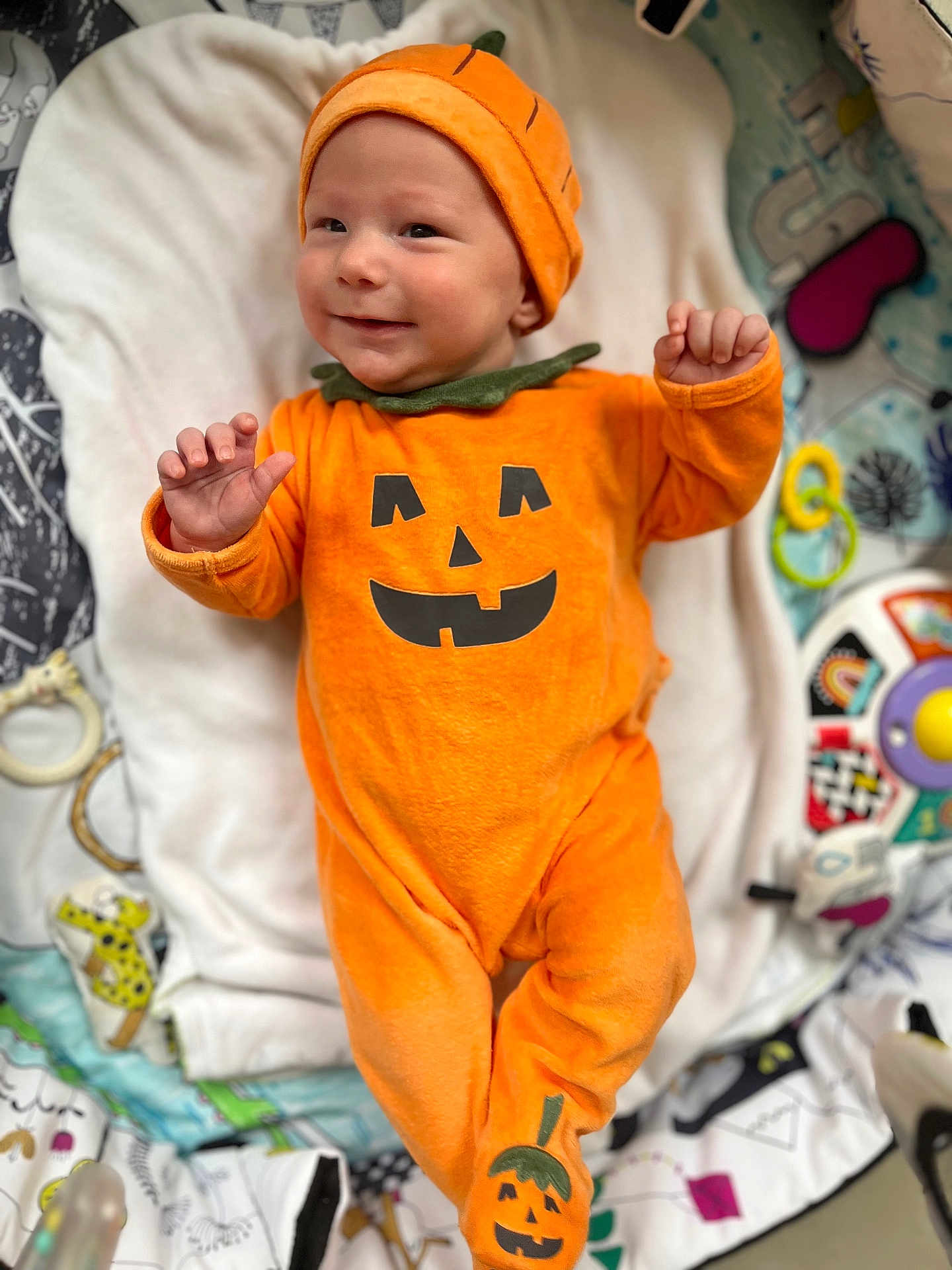 Sohan participe au concours pour gagner de l'argent avec cette photo : baby, pumpkin_costume, orange, smile, infant, blanket, toy, cute, face, child, hat, lying_down, happy, holiday, playmat, hands, costume, jack_o_lantern, indoor, person