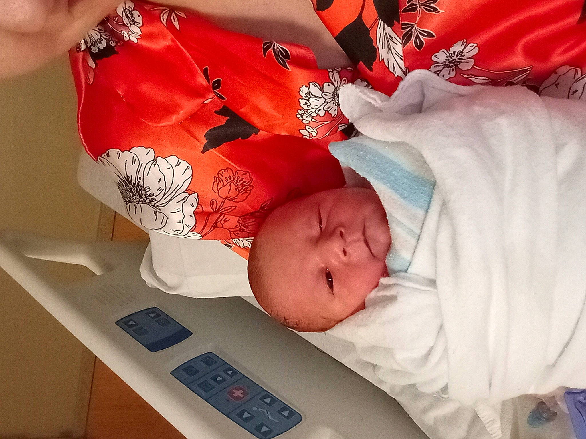 Atreyu is registered to the contest to win money with this photo: baby, baby_products, baby_sleeping, baby_toddler_clothing, bedtime, carmine, child, comfort, coquelicot, finger, flesh, human_leg, nap, office_equipment, office_supplies, pattern, peach, person, room, sleep