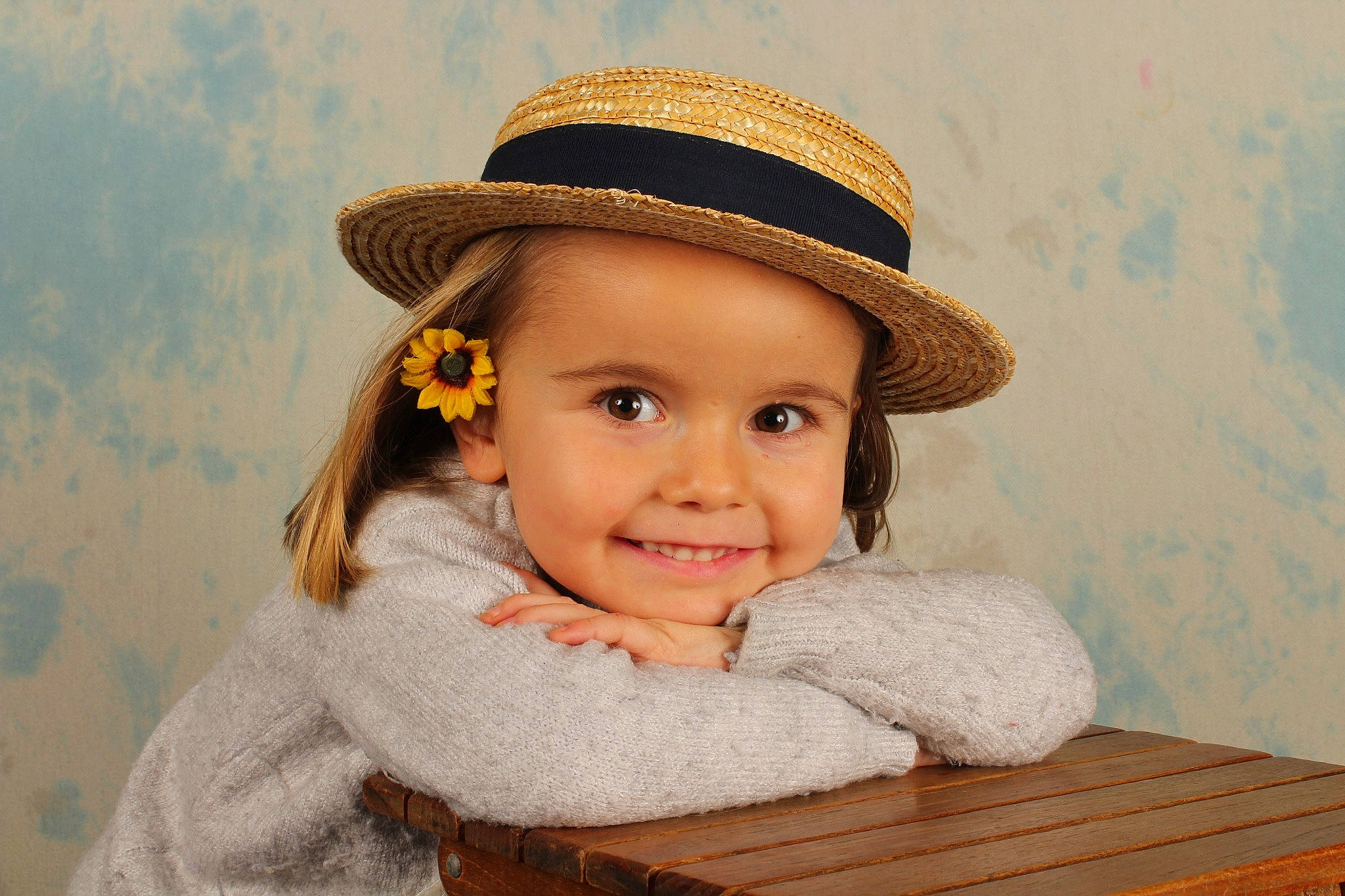 Kelly participe au concours pour gagner de l'argent avec cette photo : cheek, chin, eye, facial_expression, flash_photography, fun, hair, happy, hat, headwear, human_body, iris, joy, lip, mouth, nose, people_in_nature, person, skin, smile