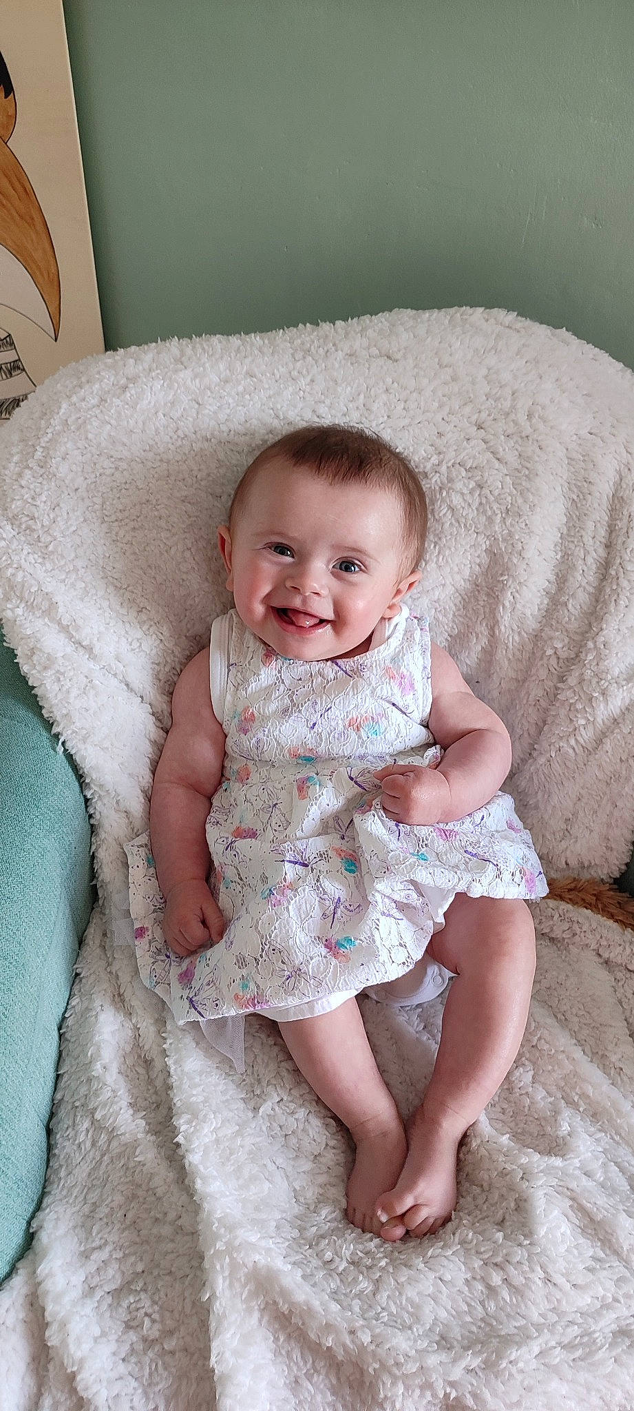 Céleste participe au concours pour gagner de l'argent avec cette photo : baby, baby_toddler_clothing, cheek, child, comfort, embellishment, eye, flash_photography, happy, head, iris, joy, people, person, pink, product, skin, sleeve, smile, textile