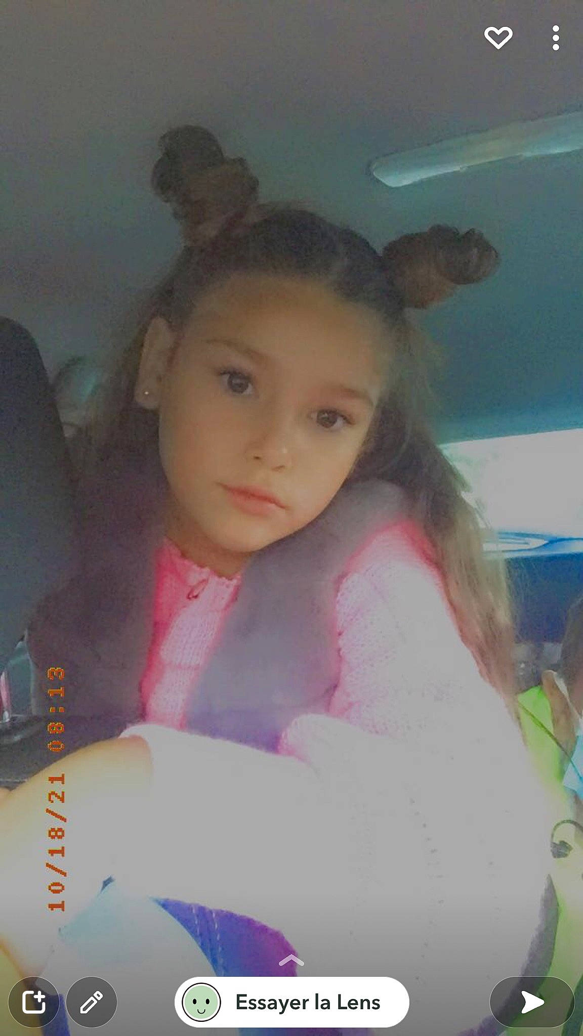 Dolores a rejoint le concours — aidez-le/la à gagner de superbes lots ! beauty, black_hair, blurred, car_seat, cool, ear, eyebrow, finger, fun, hair, happy, iris, lip, long_hair, mouth, neck, nose, person, skin, steering_wheel