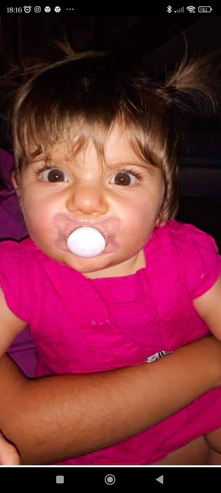 Victoire a rejoint le concours — aidez-le/la à gagner de superbes lots ! baby, baby_toddler_clothing, bangs, cheek, child, ear, eyebrow, eyelash, fun, happy, iris, lip, mouth, nail, nose, person, pink, skin, sweetness, t_shirt