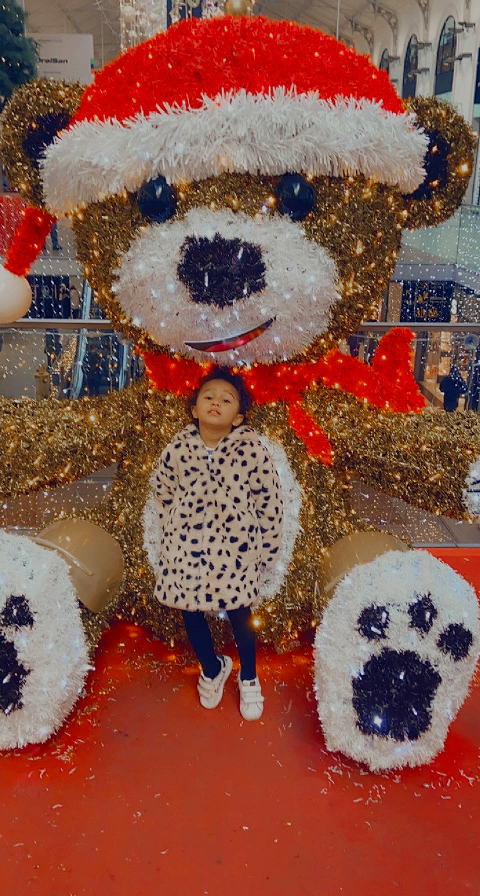 Inaya a rejoint le concours — aidez-le/la à gagner de superbes lots ! art, blue, event, fun, happy, holiday, mammal, party_supply, people, person, red, smile, snow, textile, toddler, toy, tree, vertebrate, white, winter