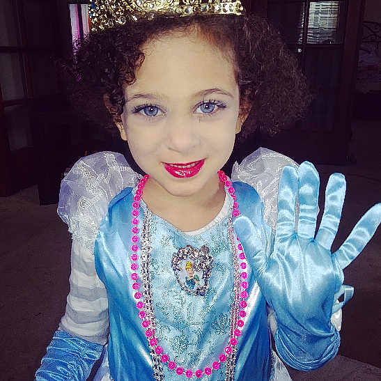 Jersie is registered to the contest to win money with this photo: beauty, child, cool, crown, eye, face, fashion, fashion_accessory, forehead, fun, hair_accessory, hand, head, headgear, headpiece, human, jewellery, joy, person, smile