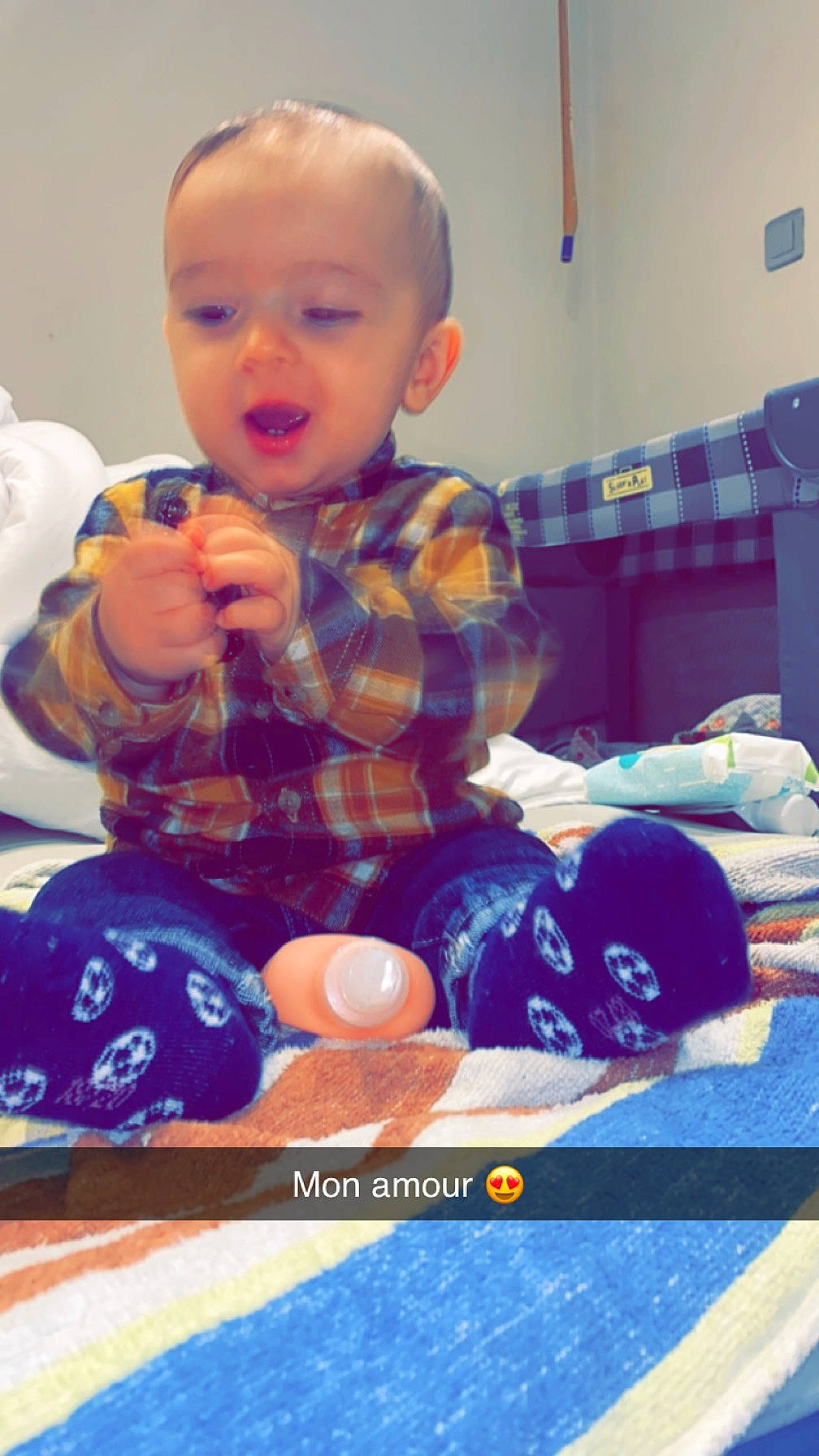 Thylan participe au concours pour gagner de l'argent avec cette photo : baby, baby_products, baby_toddler_clothing, baby_toys, cheek, child, doll, drinkware, flooring, fun, pattern, person, plastic, play, room, sitting, toddler, toy, wood