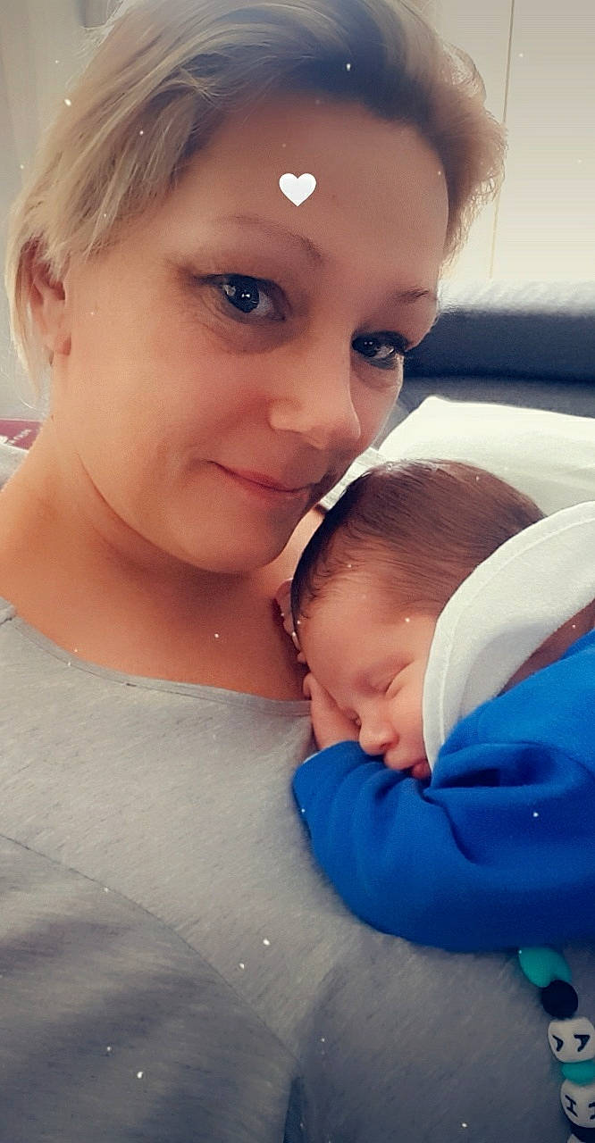 Sasha a rejoint le concours — aidez-le/la à gagner de superbes lots ! baby, blond, cheek, child, eye, eyebrow, face, forehead, gesture, hair, happy, head, lip, mouth, nose, person, photography, selfie, skin, smile