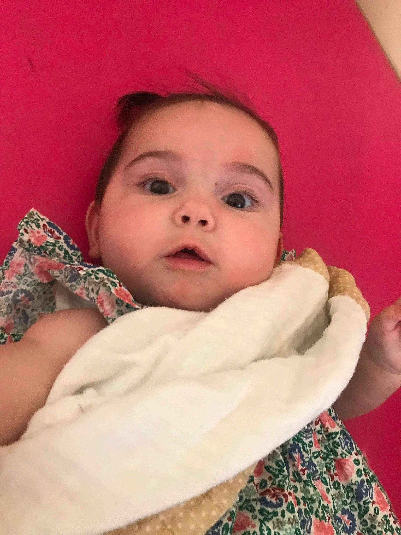 Lena participe au concours pour gagner de l'argent avec cette photo : baby_toddler_clothing, cheek, chin, comfort, eye, eyebrow, eyelash, face, finger, forehead, happy, head, iris, lip, mouth, neck, nose, person, shoulder, skin