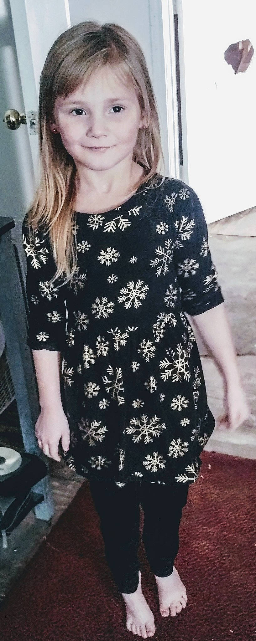 Karson is registered to the contest to win money with this photo: black, blazer, clothing, cool, dress, eyelash, fashion, fashion_design, hair, joint, joy, outerwear, person, shoulder, sleeve, standing, style, t_shirt, textile, thigh