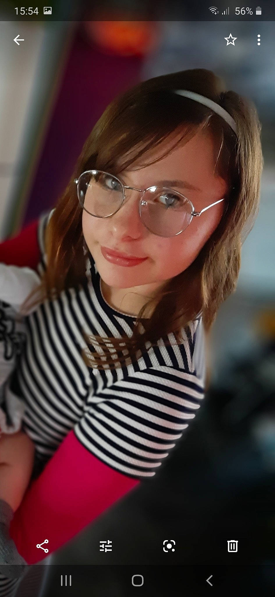 Rowena a rejoint le concours — aidez-le/la à gagner de superbes lots ! bangs, beauty, black_hair, blond, brown_hair, cool, eyebrow, eyewear, face, fun, glasses, hair, hairstyle, lip, long_hair, person, photography, smile, sunglasses, vision_care