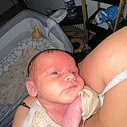 Karter a rejoint le concours — aidez-le/la à gagner de superbes lots ! baby, newborn, infant, person, arm, bottle, crib, blanket, clothing, hand, tattoo, nail_polish, baby_supplies, water_bottle, bedroom, indoor, skin, face, expression, holding