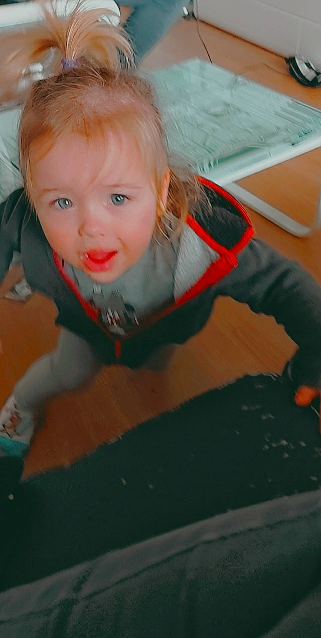 Kelya participe au concours pour gagner de l'argent avec cette photo : blond, cheek, comfort, electric_blue, eye, eyebrow, floor, flooring, hair, head, human_body, iris, leisure, lip, mouth, nose, person, road_surface, smile, toddler