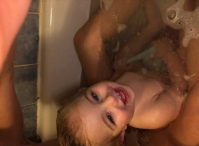 Gino a rejoint le concours — aidez-le/la à gagner de superbes lots ! cheek, chest, chin, ear, eyebrow, eyelash, finger, flash_photography, gesture, happy, jaw, joy, lip, mouth, muscle, neck, nose, organ, person, skin