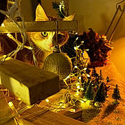 El Gato participe au concours pour gagner de l'argent avec cette photo : cat, orange_cat, white_cat, christmas_ornament, fairy_lights, wooden_structure, miniature_trees, holiday_decorations, table, indoor, festive, warm_lighting, decor, close_up, pet, curious, animal, christmas_scene, night, background_blur