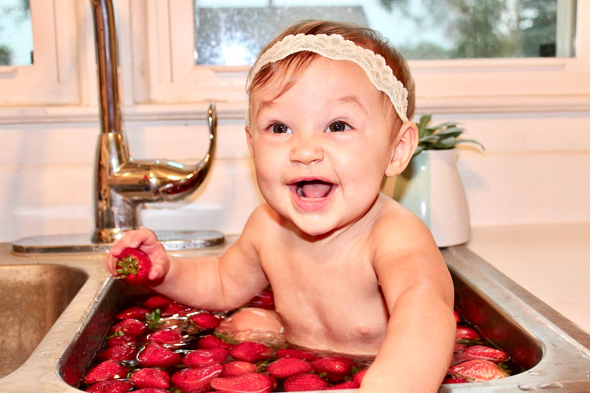 Selah is registered to the contest to win money with this photo: child, girl, happiness, infant, laughter, person, skin, smile, sweetness, toddler