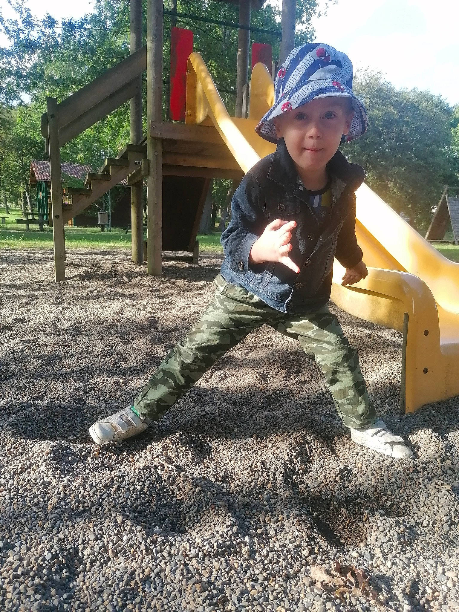 Lorenzo participe au concours pour gagner de l'argent avec cette photo : city, fun, grass, hat, headwear, leisure, outdoor_play_equipment, people_in_nature, person, plant, playground, playground_slide, recreation, shade, sitting, smile, sneakers, soil, sun_hat, toddler
