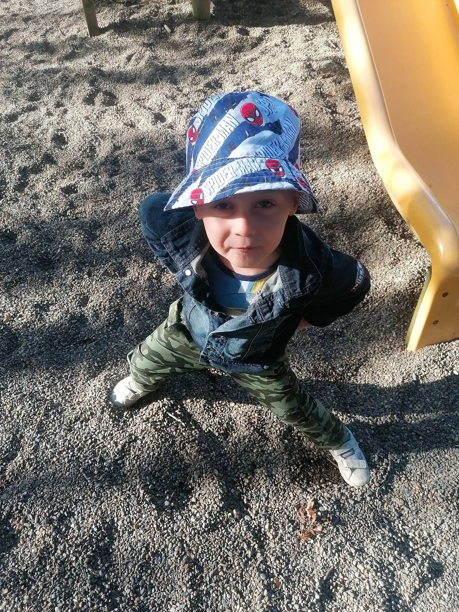 Lorenzo participe au concours pour gagner de l'argent avec cette photo : asphalt, baby, baseball_cap, cap, child, electric_blue, grass, hat, headgear, headwear, landscape, leisure, people_in_nature, person, plant, recreation, sitting, soil, sun_hat, tints_and_shades