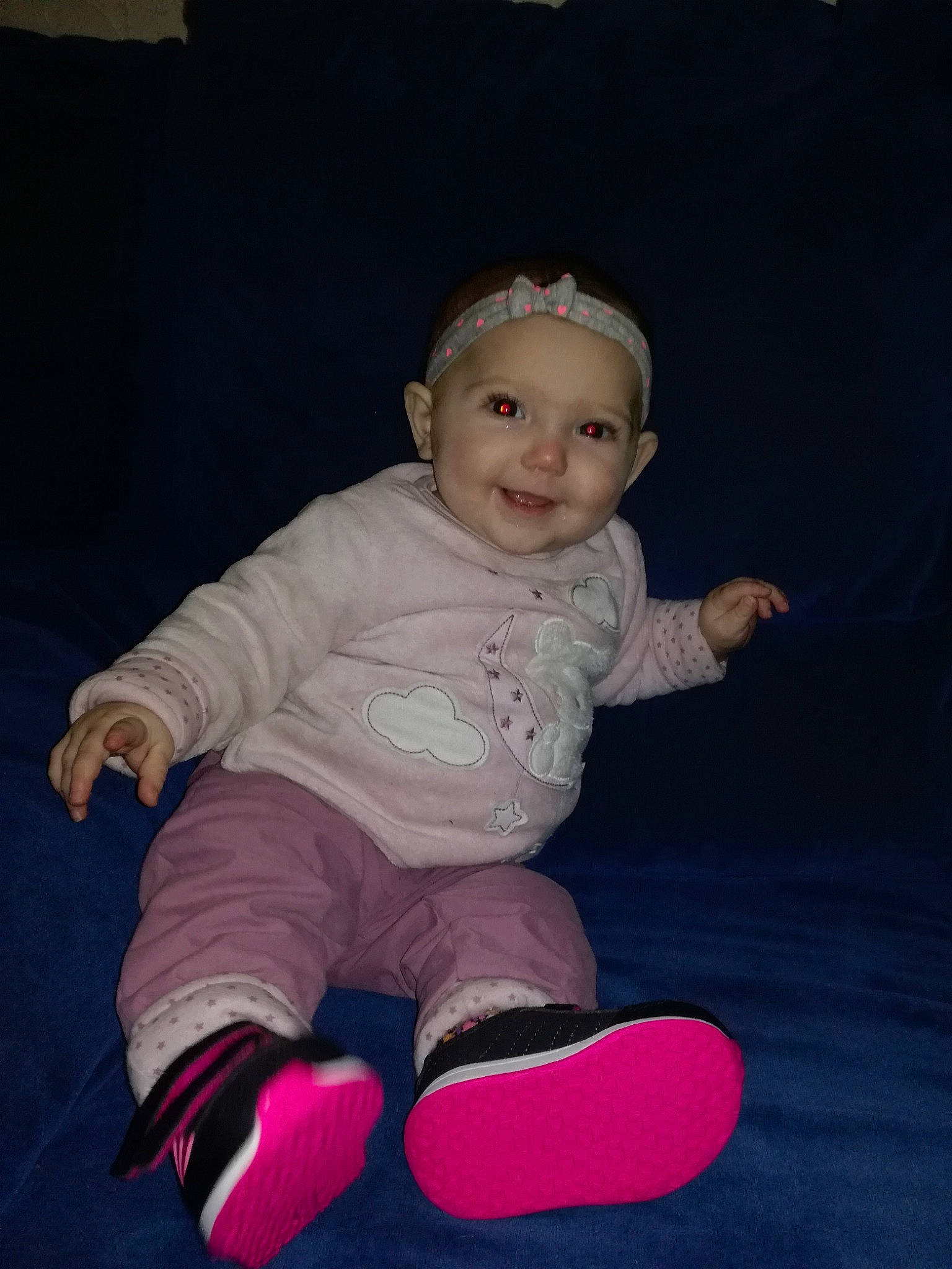 Aimy participe au concours pour gagner de l'argent avec cette photo : arm, baby, cheek, child, fun, joy, leg, person, pink, shoe, sitting, skin, smile, toddler