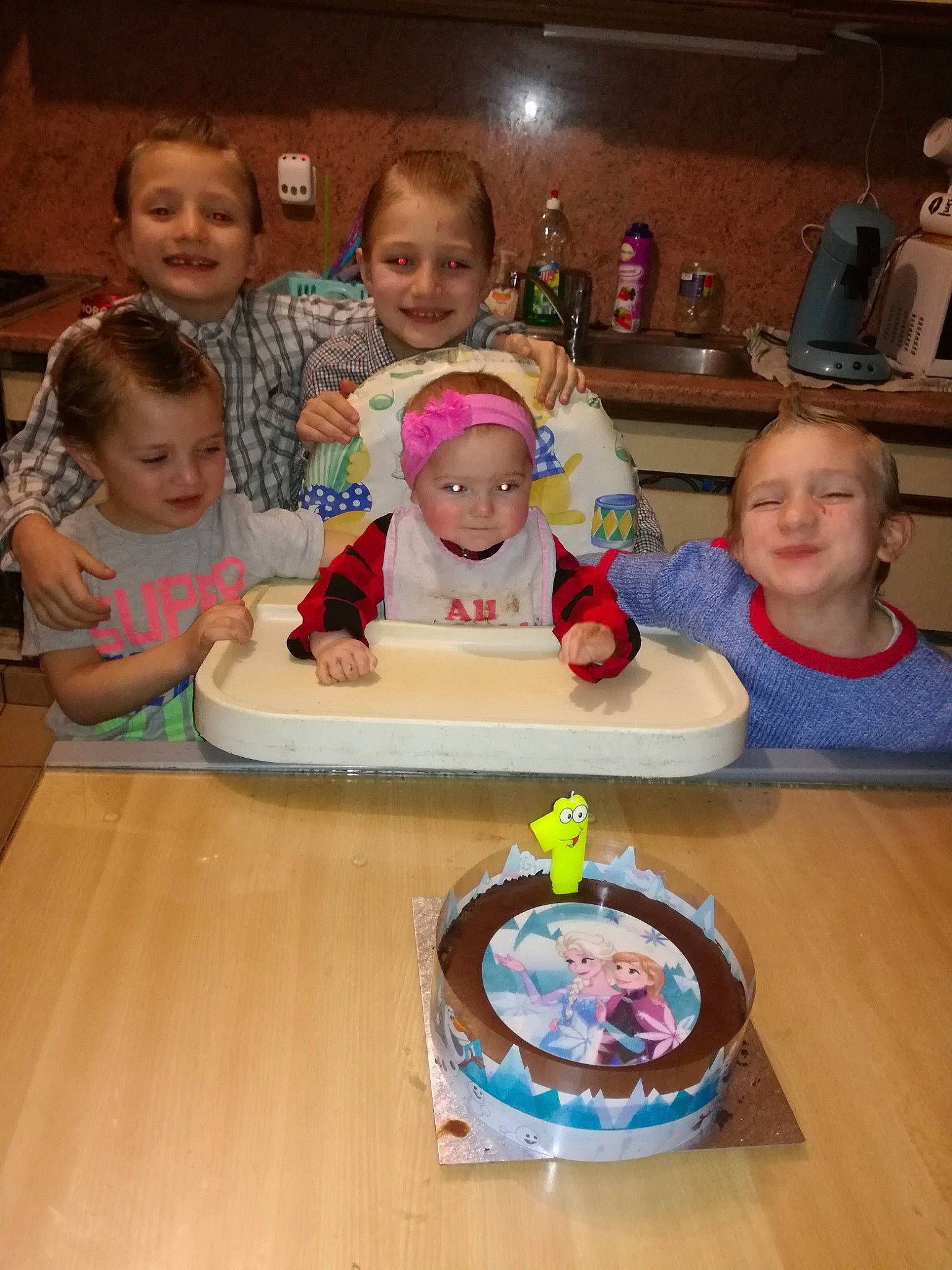 Aimy a rejoint le concours — aidez-le/la à gagner de superbes lots ! baby, baked_goods, birthday, birthday_cake, buttercream, cake, child, cuisine, dessert, eating, food, icing, joy, meal, party, person, play, sugar_paste, toddler