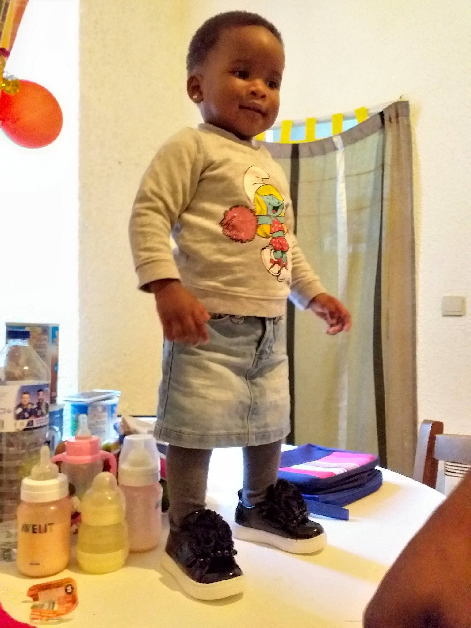 Annabelle a rejoint le concours — aidez-le/la à gagner de superbes lots ! child, person, plastic_bottle, play, toddler