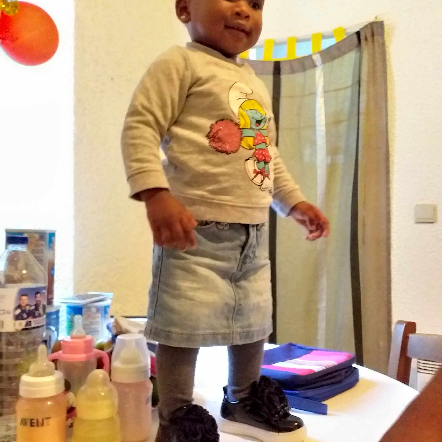 Annabelle a rejoint le concours — aidez-le/la à gagner de superbes lots ! child, person, plastic_bottle, play, toddler