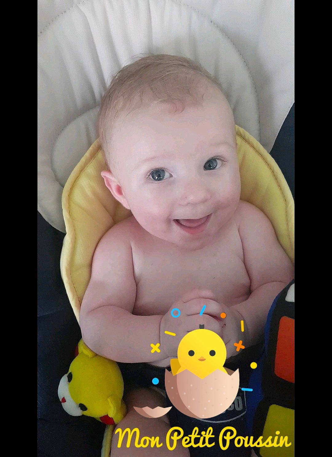 Ezékiel a rejoint le concours — aidez-le/la à gagner de superbes lots ! baby, baby_products, baby_safety, baby_toddler_clothing, baby_toys, cheek, child, eye, face, head, iris, mouth, person, product, skin, smile, stuffed_toy, toddler, toy, tummy_time