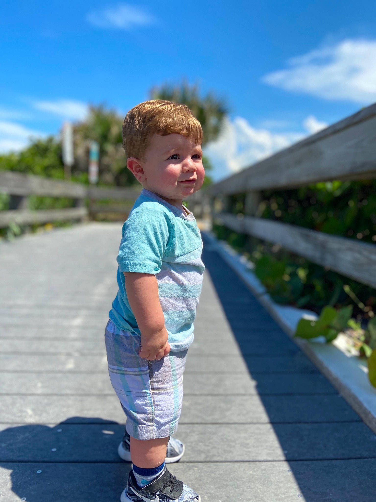 Ragnar is registered to the contest to win money with this photo: blue, child, denim, footwear, jeans, leisure, person, photography, play, recreation, shoe, standing, summer, t_shirt, toddler, vacation