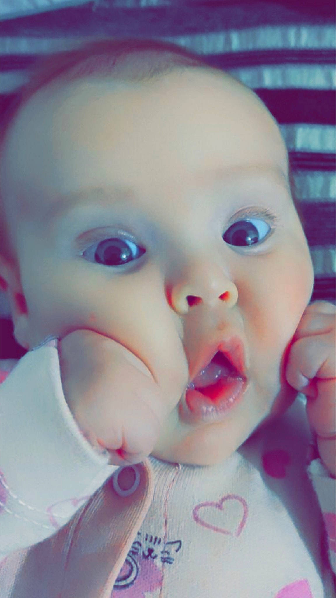 Jannah participe au concours pour gagner de l'argent avec cette photo : baby, cheek, child, eyebrow, eyelash, finger, fun, gesture, happy, human_body, iris, jaw, lip, mouth, nose, person, pink, skin, thumb, toddler