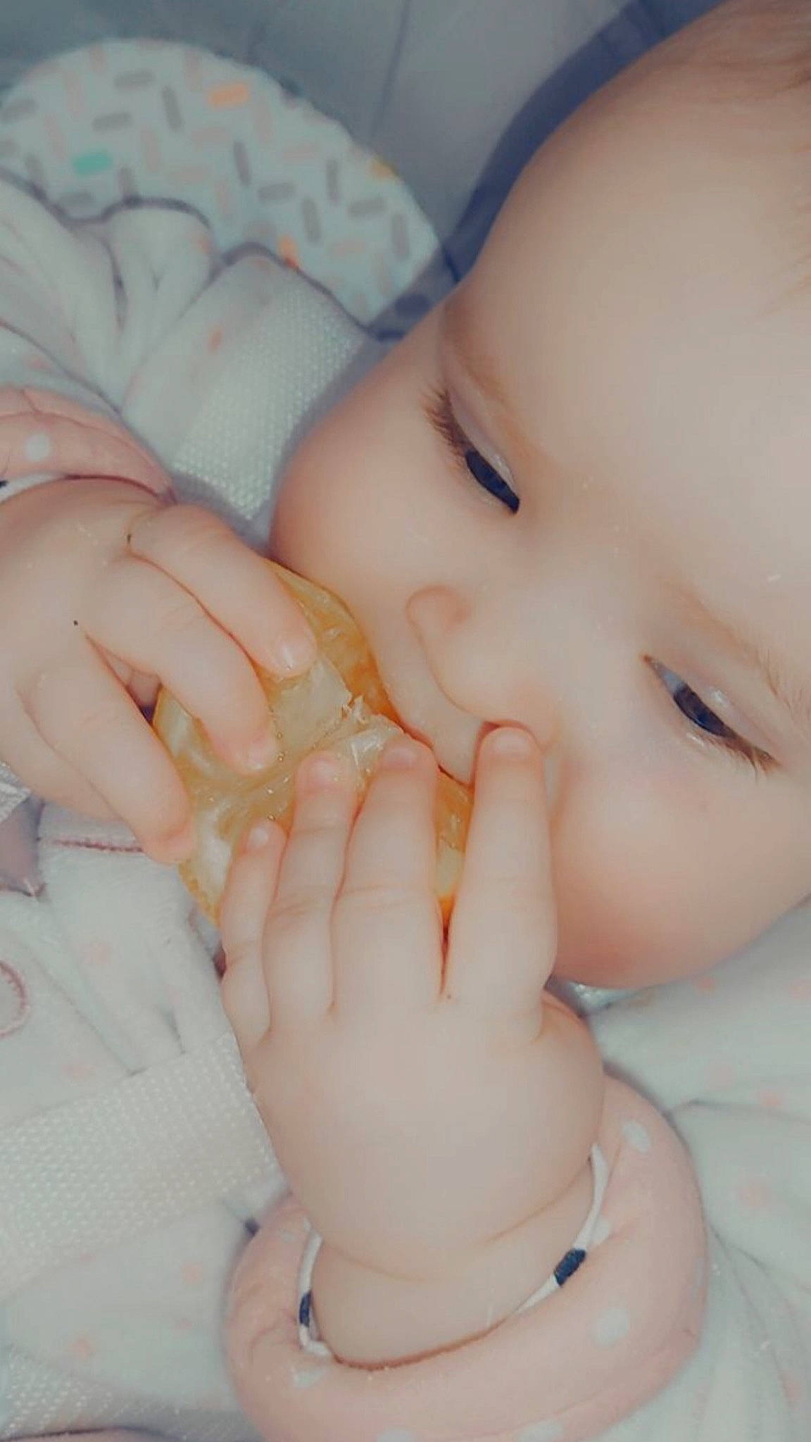 Jannah a rejoint le concours — aidez-le/la à gagner de superbes lots ! baby, cheek, chin, ear, eye, eyebrow, eyelash, finger, gesture, hand, happy, head, iris, lip, mouth, nail, neck, nose, person, skin