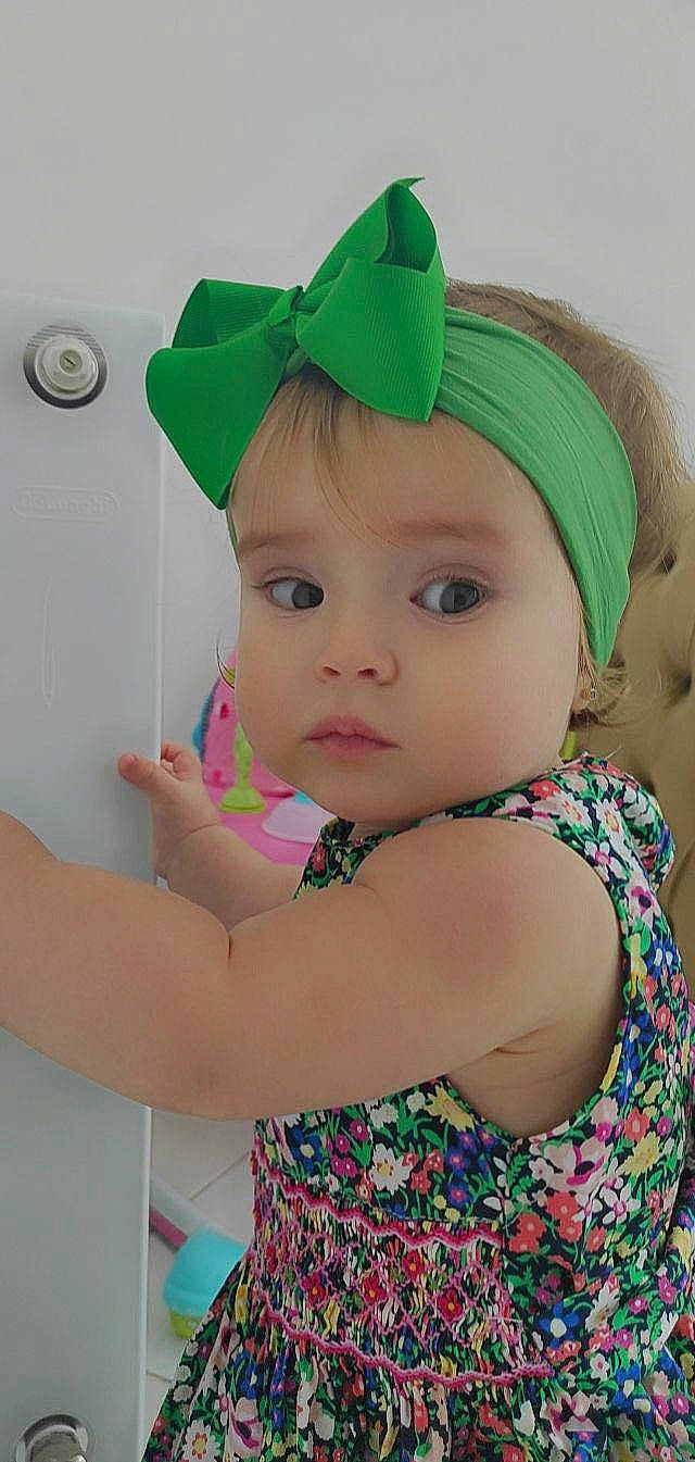 Jannah participe au concours pour gagner de l'argent avec cette photo : baby_toddler_clothing, baseball_cap, beanie, cap, child, costume_hat, fashion_accessory, grass, hair_accessory, happy, headband, headpiece, headwear, magenta, neck, pattern, person, personal_protective_equipment, pink, skin