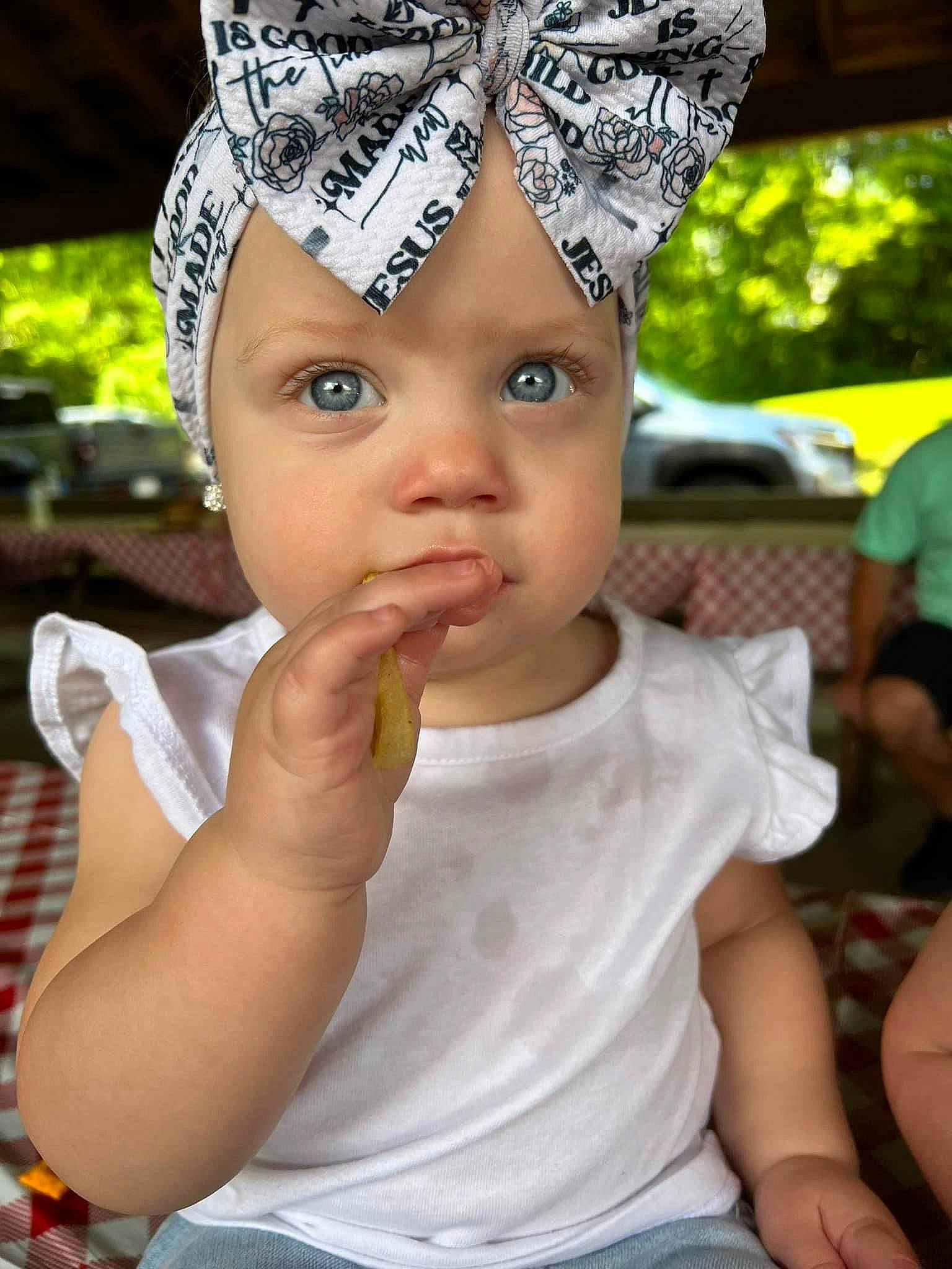 Journee is registered to the contest to win money with this photo: beanie, cap, child, costume_hat, eyewear, fashion_accessory, finger, fun, gesture, grass, hair_accessory, happy, headband, headgear, headpiece, headwear, human, knit_cap, leisure, person