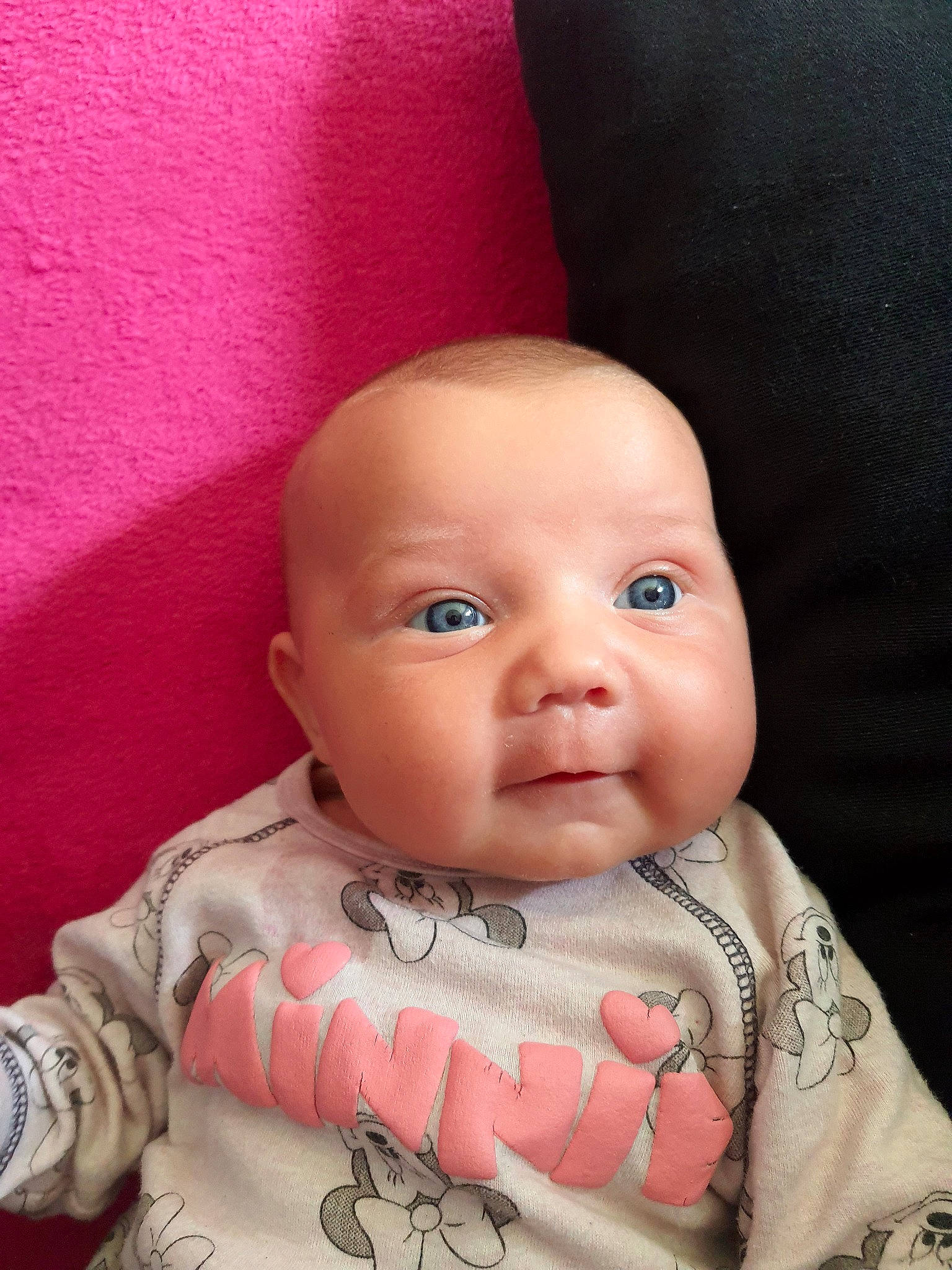 Lyly-rose participe au concours pour gagner de l'argent avec cette photo : baby, baby_toddler_clothing, cheek, child, chin, comfort, eye, eyebrow, face, head, headgear, iris, linens, lip, nose, person, pink, skin, sleeve, textile