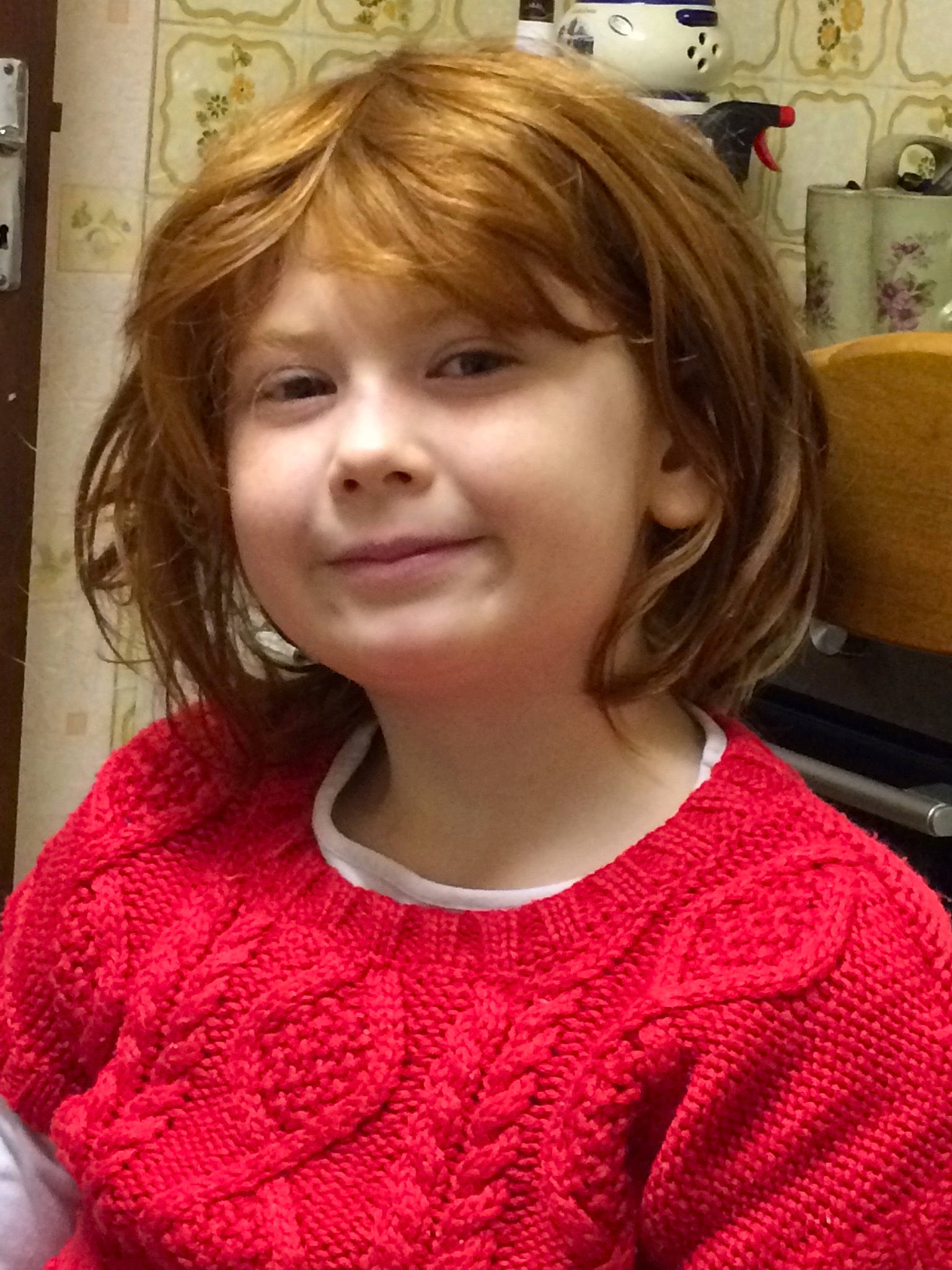 Alicia participe au concours pour gagner de l'argent avec cette photo : bangs, blond, bob_cut, brown_hair, cheek, child, child_model, chin, face, forehead, girl, hair, hair_coloring, hairstyle, head, human_hair_color, joy, layered_hair, lip, long_hair