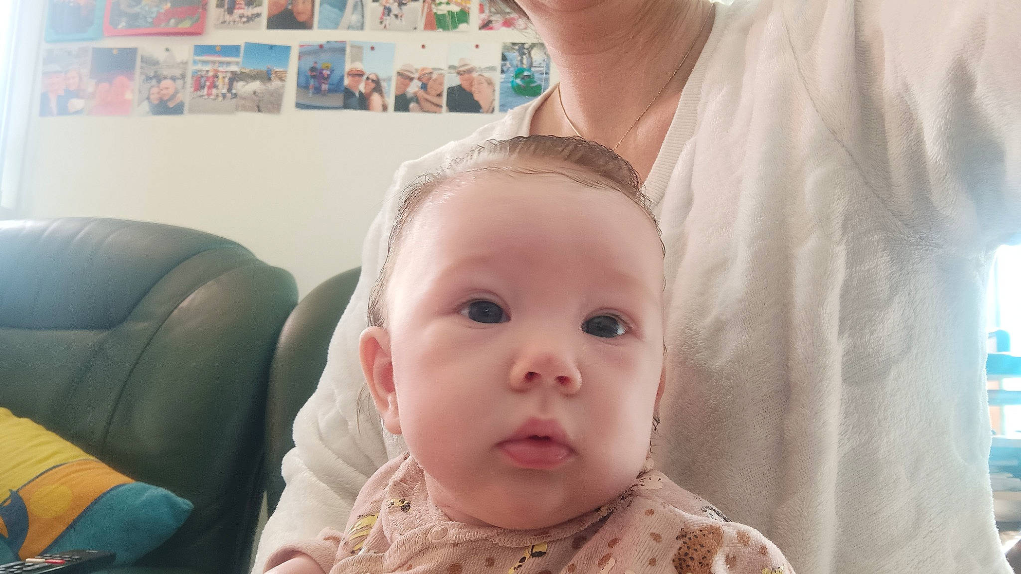 Hella a rejoint le concours — aidez-le/la à gagner de superbes lots ! baby, baby_toddler_clothing, cheek, child, chin, comfort, ear, eye, eyebrow, eyelash, gesture, happy, iris, lip, mouth, neck, nose, person, skin, smile